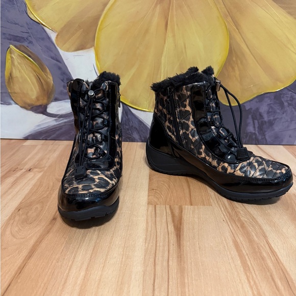 👠✨3 for $45 Khombu Leopard and Patent Waterproof Boots. Color:Multi/Black. Sz:7 - Picture 6 of 8